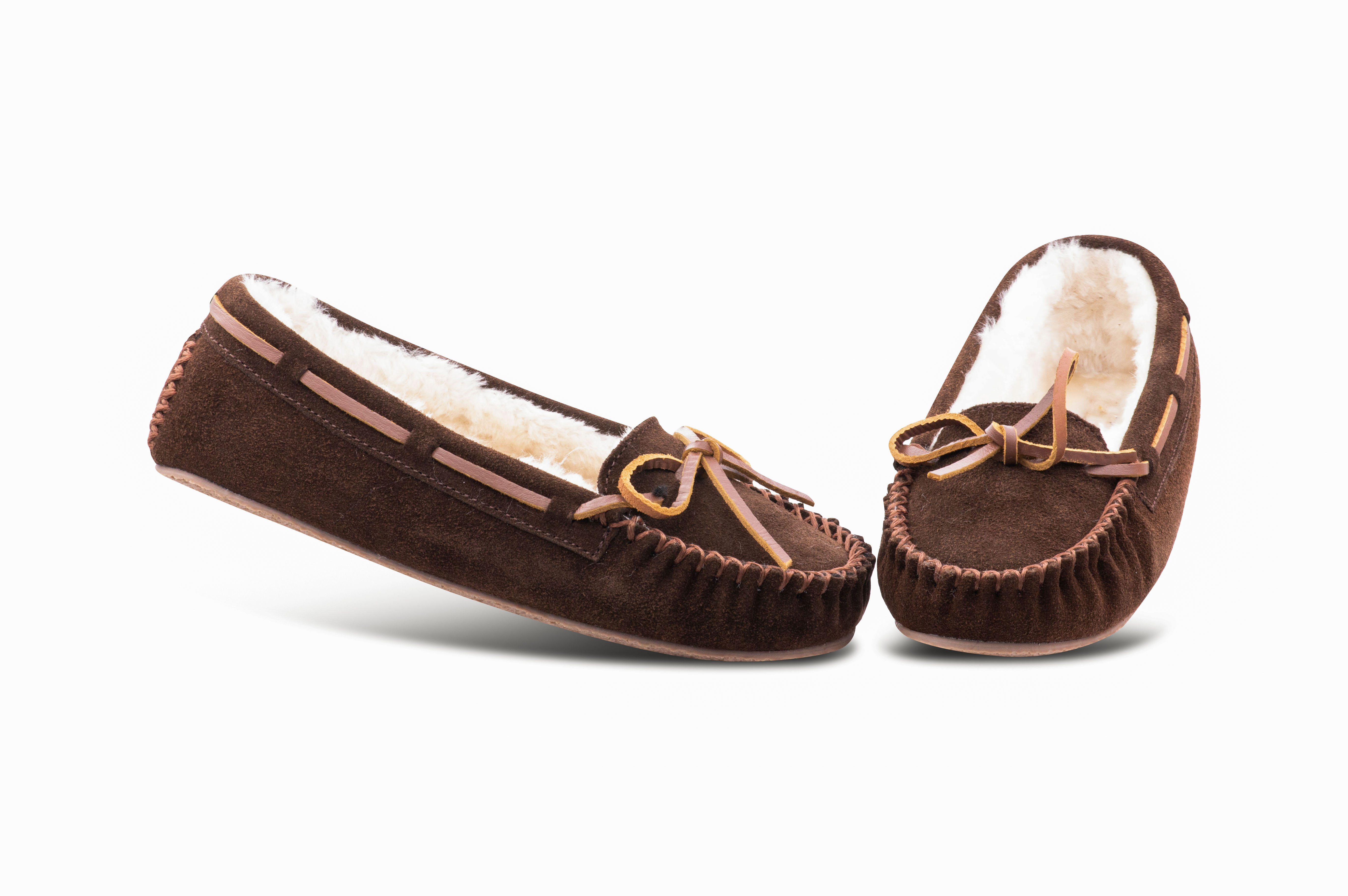 Minnetonka Womens Cally Slipper - Chocolate - 7 M US