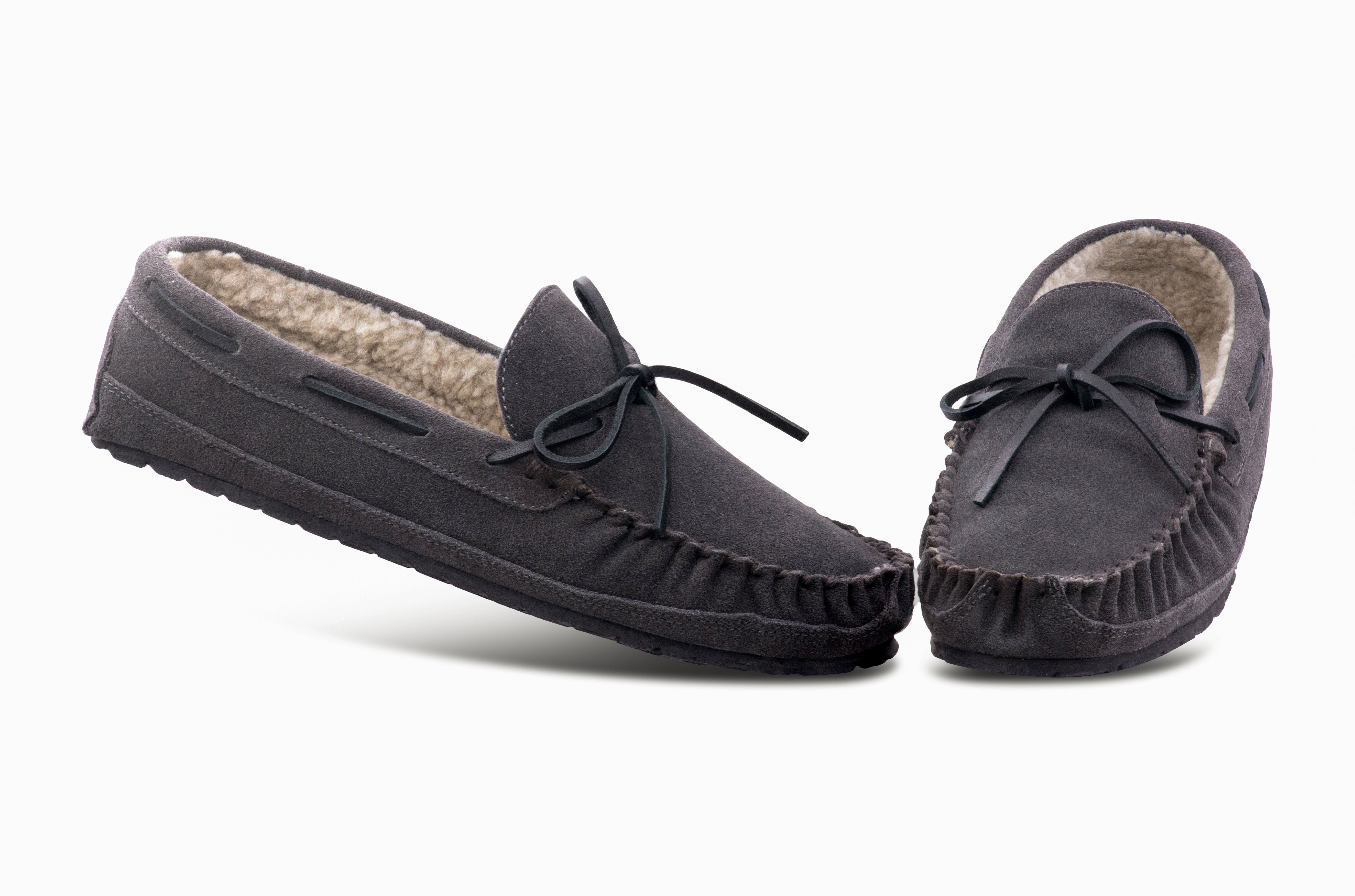 Minnetonka Mens Casey Slipper Charcoal Suede 8