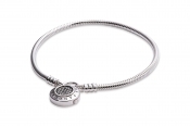 PANDORA Snake chain bracelet in sterling silver and PANDORA logo padlock clasp with 19 pave-set clear cz