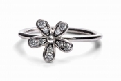 PANDORA Dazzling Daisy Ring